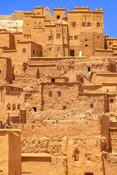 Ait Benhaddou Fas Berberi Çarı Ouarzazate ilindeki köy kil duvarları ve evleri güçlendirdi.