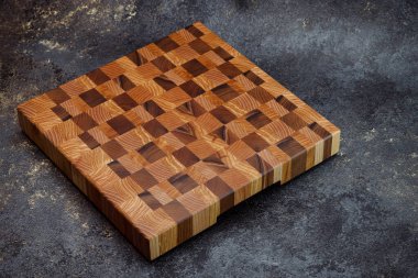 Klasik kesim tahtası. Evde yemek pişirmek için aksesuarlar. Ürünleri kesme tahtası. Biftek kesme tahtası. Farklı odunlardan üretilen ürünler..