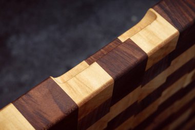 Klasik kesim tahtası. Evde yemek pişirmek için aksesuarlar. Ürünleri kesme tahtası. Biftek kesme tahtası. Farklı odunlardan üretilen ürünler..