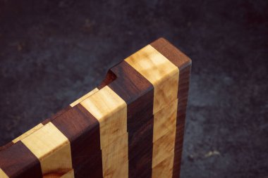 Klasik kesim tahtası. Evde yemek pişirmek için aksesuarlar. Ürünleri kesme tahtası. Biftek kesme tahtası. Farklı odunlardan üretilen ürünler..