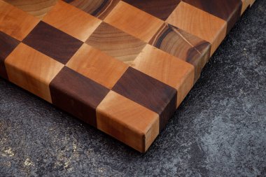 Klasik kesim tahtası. Evde yemek pişirmek için aksesuarlar. Ürünleri kesme tahtası. Biftek kesme tahtası. Farklı odunlardan üretilen ürünler..