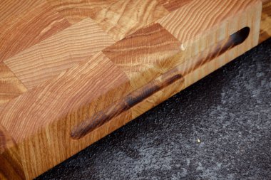 Klasik kesim tahtası. Evde yemek pişirmek için aksesuarlar. Ürünleri kesme tahtası. Biftek kesme tahtası. Farklı odunlardan üretilen ürünler..