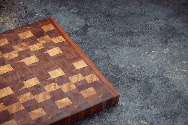 Klasik kesim tahtası. Evde yemek pişirmek için aksesuarlar. Ürünleri kesme tahtası. Biftek kesme tahtası. Farklı odunlardan üretilen ürünler..