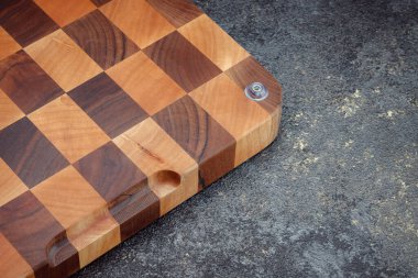 Klasik kesim tahtası. Evde yemek pişirmek için aksesuarlar. Ürünleri kesme tahtası. Biftek kesme tahtası. Farklı odunlardan üretilen ürünler..