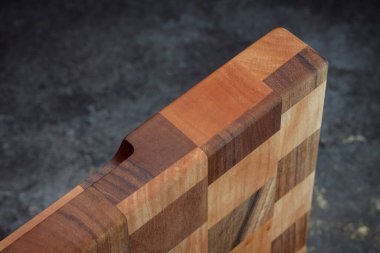 Klasik kesim tahtası. Evde yemek pişirmek için aksesuarlar. Ürünleri kesme tahtası. Biftek kesme tahtası. Farklı odunlardan üretilen ürünler..