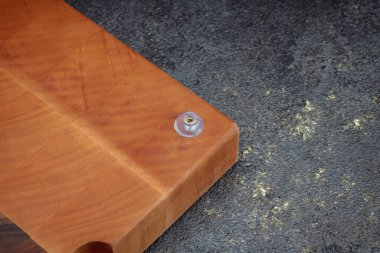 Klasik kesim tahtası. Evde yemek pişirmek için aksesuarlar. Ürünleri kesme tahtası. Biftek kesme tahtası. Farklı odunlardan üretilen ürünler..