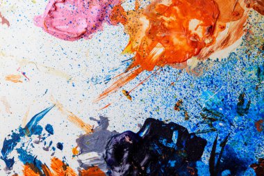 Renkli soyut doku. Sanat paletinde yağlı boya kokusu var. Modern sanat okulunun konsepti. Yaratıcı bir çalışma. Yılın Renkleri 2023.