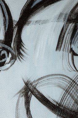 Koyu renk fırça darbeleri. Siyah ve beyaz soyut arka plan. Bir sanat stüdyosunda yaratılmış soyut bir tablonun parçası. Keten üzerindeki yağlı boya..