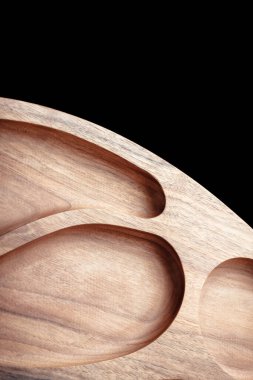 Büfe aperatifler, meyveler, fındıklar, peynirler, etler ve ana yemekler için tahtadan yapılmıştır. Sert ve egzotik ağaç türlerinden lüks ürünler. Modern bir mutfak için aksesuarlar..