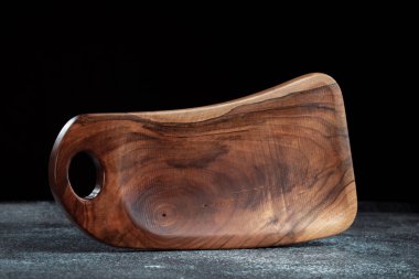 Büfe aperatifler, meyveler, fındıklar, peynirler, etler ve ana yemekler için tahtadan yapılmıştır. Sert ve egzotik ağaç türlerinden lüks ürünler. Modern bir mutfak için aksesuarlar..