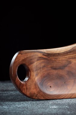 Büfe aperatifler, meyveler, fındıklar, peynirler, etler ve ana yemekler için tahtadan yapılmıştır. Sert ve egzotik ağaç türlerinden lüks ürünler. Modern bir mutfak için aksesuarlar..