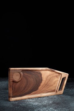 Büfe aperatifler, meyveler, fındıklar, peynirler, etler ve ana yemekler için tahtadan yapılmıştır. Sert ve egzotik ağaç türlerinden lüks ürünler. Modern bir mutfak için aksesuarlar..