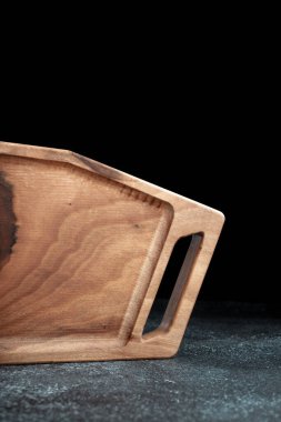 Büfe aperatifler, meyveler, fındıklar, peynirler, etler ve ana yemekler için tahtadan yapılmıştır. Sert ve egzotik ağaç türlerinden lüks ürünler. Modern bir mutfak için aksesuarlar..