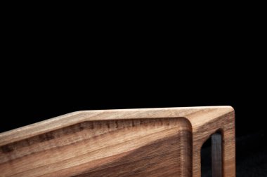 Büfe aperatifler, meyveler, fındıklar, peynirler, etler ve ana yemekler için tahtadan yapılmıştır. Sert ve egzotik ağaç türlerinden lüks ürünler. Modern bir mutfak için aksesuarlar..