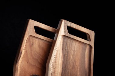 Büfe aperatifler, meyveler, fındıklar, peynirler, etler ve ana yemekler için tahtadan yapılmıştır. Sert ve egzotik ağaç türlerinden lüks ürünler. Modern bir mutfak için aksesuarlar..