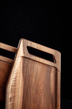 Büfe aperatifler, meyveler, fındıklar, peynirler, etler ve ana yemekler için tahtadan yapılmıştır. Sert ve egzotik ağaç türlerinden lüks ürünler. Modern bir mutfak için aksesuarlar..