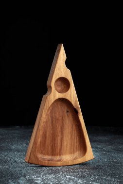 Büfe aperatifler, meyveler, fındıklar, peynirler, etler ve ana yemekler için tahtadan yapılmıştır. Sert ve egzotik ağaç türlerinden lüks ürünler. Modern bir mutfak için aksesuarlar..