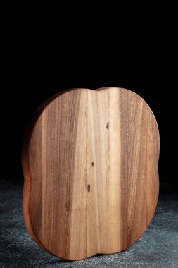 Büfe aperatifler, meyveler, fındıklar, peynirler, etler ve ana yemekler için tahtadan yapılmıştır. Sert ve egzotik ağaç türlerinden lüks ürünler. Modern bir mutfak için aksesuarlar..