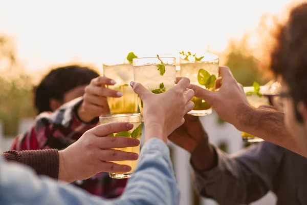 Happy Multiethnic Friends Having Fun Cheering Cocktails Outdoors Pub Bar — Stock Photo, Image