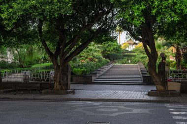 Catania, Sicilya - Bellini Bahçe Parkı 'nın girişi - İtalya' nın Katanya şehrinin ana parkıdır.