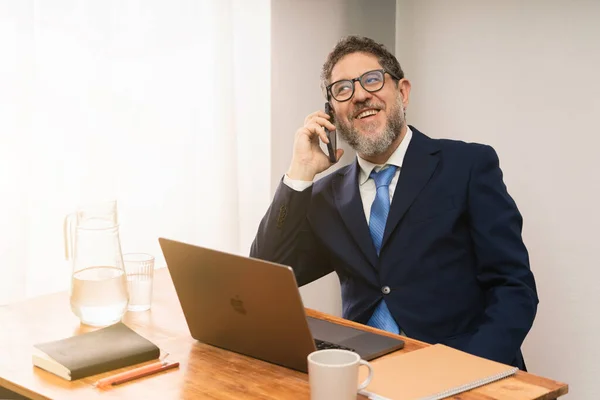 Middle Aged Businessman White Beard Glasses Sitting His Desk Laptop — Stok fotoğraf