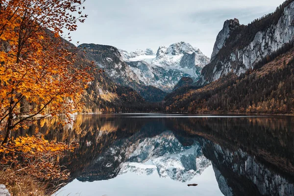 Lago Montaña Gossausee Los Alpes Austríacos Paisaje Montaña Colores Otoñales —  Fotos de Stock
