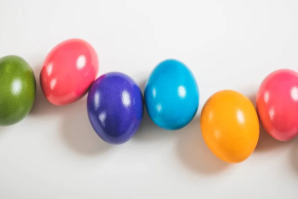 Warna Warni Telur Paskah Pada Latar Belakang Putih — Stok Foto