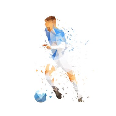 Futbolcu topla koşuyor, futbol oynuyor. İzole edilmiş düşük çokgen bükülmüş vektör çizimi. Takım sporları, yan görünüm