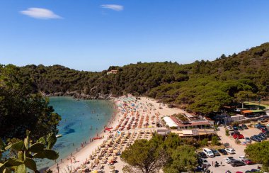 Fetovaia 'nın ikonik plajında panoramik manzara, Elba Adası, Toskana, İtalya