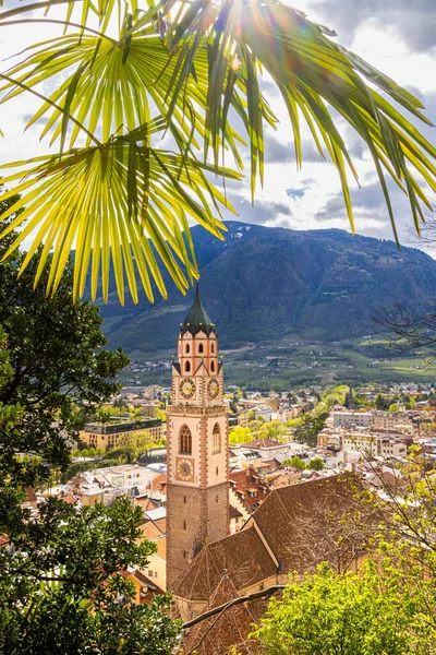 Vista Sobre Paisaje Urbano Con Catedral San Nicolás Merano Tirol — Foto de Stock