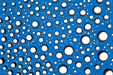 Mavi arkaplanda su damlaları olan kusursuz desen