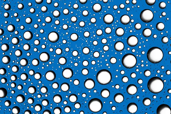 Mavi arkaplanda su damlaları olan kusursuz desen