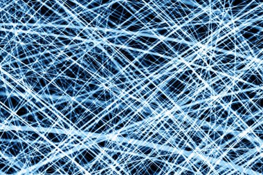 Mavi parlak çizgiler. Soyut enerji ağı. Gelecekçi web efekti. Işık çizgileri kesişiyor. Hızlı hareket şekli. Fiber optik kaos. Bilim kurgu hız ağı. Dijital dinamik doku. Keskin karmaşık kablolar.