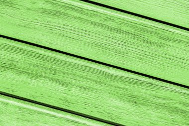Yeşil boyalı ahşap tahtalar. Kırsal ahşap doku arka planı. Doğal ahşap deseni. Canlı eko yüzeyi yakın çekim. Tasarım için organik zemin. Parlak renkli duvar. Dekoratif ahşap yüzey.