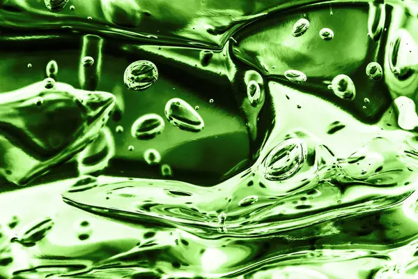 Yeşil spa sağlık jeli. Makro şeffaf baloncuk desenli arka plan. Köpüklü su soyut sıvı hava kabarcığı.