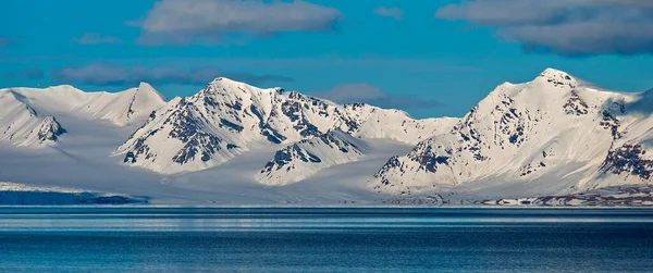 Snowcapped Mountains Oscar Land Arctic Spitsbergen Svalbard Norsko Evropa — Stock fotografie