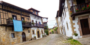 Street Scene, Traditional Architecture, Historic Artistic Grouping, Santillana del Mar, Cantabria, Spain, Europe