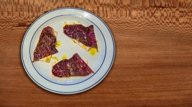 Ekstra Bakire Zeytinyağlı İspanyol Cecina Tabağı Tipik Tapa