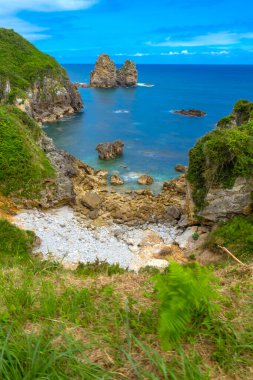 Islote de los Picones, Coastline and Cliffs View, Cantabrian Denizi, Pendueles, Llane, Asturias, İspanya, Avrupa