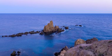 Las Sirenas Resifi, Cala de las Sirenas, Cabo de Gata-Nijar Doğal Parkı, UNESCO Biyosfer Rezervi, Sıcak Çöl İklim Bölgesi, Almerya, Endülüs, İspanya, Avrupa