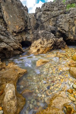 Doğal Anıt Kompleksi Cobijeru, Cobijeru Plajı, Las Acacias Plajı, Llanes, Asturias, İspanya, Avrupa