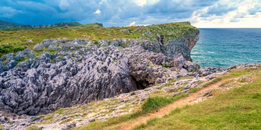 Doğal Anıt Kompleksi Cobijeru, Cobijeru Plajı, Las Acacias Plajı, Llanes, Asturias, İspanya, Avrupa