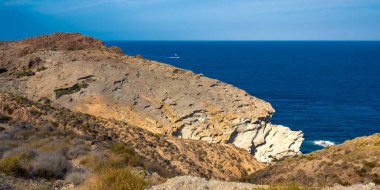 Rocky Coastline and Cliffs, Los Escullos, Cabo de Gata-Nijar Doğal Parkı, UNESCO Biyosfer Rezervi, Sıcak Çöl İklim Bölgesi, Almerya, Endülüs, İspanya, Avrupa
