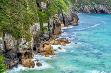 Kayalıklar ve Kayalar, Vidiago Plajı, Cantabrian Denizi, Vidiago, Llanes, Asturias, İspanya, Avrupa