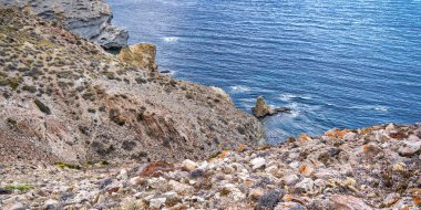 Rocky Coastline and Cliffs, Los Escullos, Cabo de Gata-Nijar Doğal Parkı, UNESCO Biyosfer Rezervi, Sıcak Çöl İklim Bölgesi, Almerya, Endülüs, İspanya, Avrupa