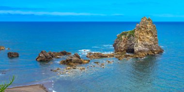 Islote de los Picones, Castiellu Plajı, Cantabrian Denizi, Pendueles, Llanes, Asturias, İspanya, Avrupa