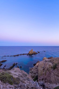 Las Sirenas Resifi, Cala de las Sirenas, Cabo de Gata-Nijar Doğal Parkı, UNESCO Biyosfer Rezervi, Sıcak Çöl İklim Bölgesi, Almerya, Endülüs, İspanya, Avrupa