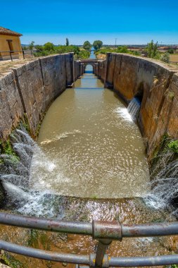 Kanal Sel Kapısı, Kastilya Kanalı, 18-19. Yüzyıl Hidrolik Mühendisliği, Ulusal Miras Alanı, Kültürel İlgi Malları, Fromista, Palencia, Kastilya ve Leon, İspanya, Avrupa