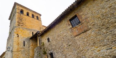 St Juliana Kolej Kilisesi, 12. yüzyıl Romanesk Tarzı, İspanya Kültürel İlgi Alanı, UNESCO Dünya Mirası Alanı, Santillana del Mar, Cantabria, İspanya, Avrupa