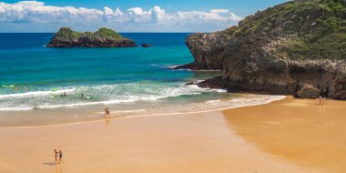 Coastline and Cliffs, Urban Beach of Celorio, Los Curas Beach, Palombina Beach, Asturias, Celorio, Llanes, Asturias, İspanya, Avrupa